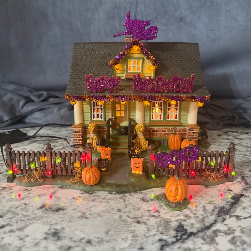 Lemax Spooky Town Trick or Treat House Lighted Halloween Village Building Fence